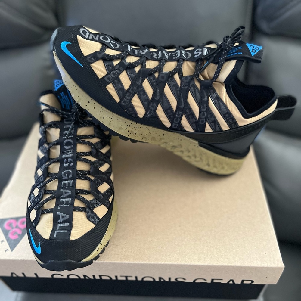 ACG React Terra Gobe
Brand new size 7.5 men, never worn, box in great condition.